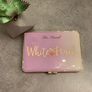 Too Faced White Peach Eyeshadow